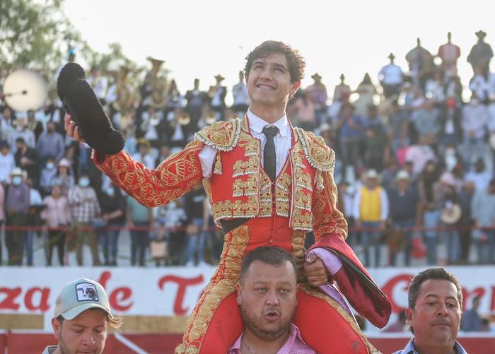 Luis David  dos orejas en Caxuxi
