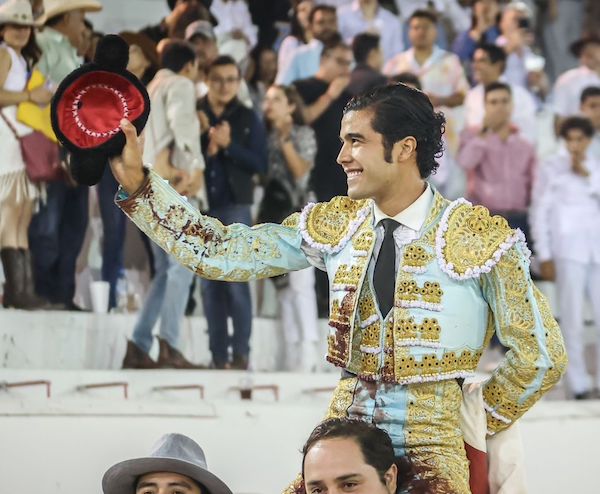 Diego San Román triunfa fuerte en San Miguel de Allende