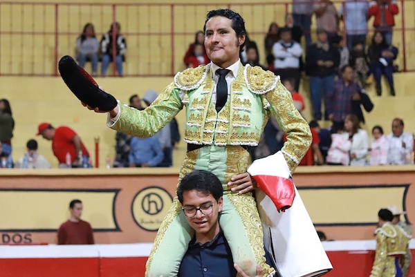 Angelino de Arriaga triunfa en el aniversario de Huamantla