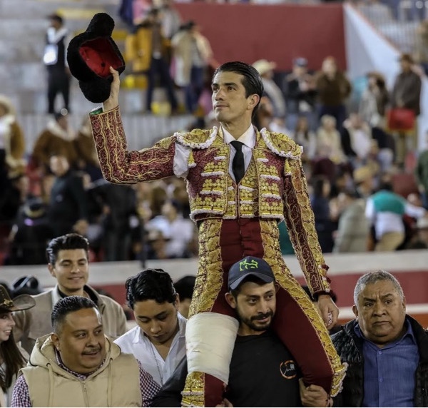 Calita corta dos orejas en Pachuca