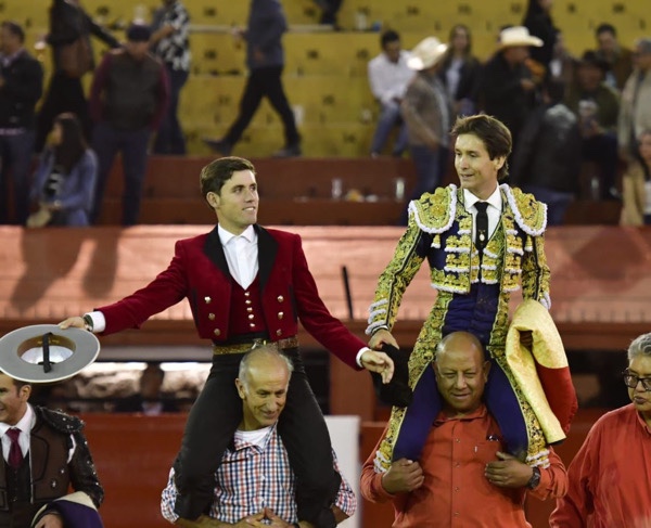 Guillermo Hermoso y Gilio salen a hombros en #SLP