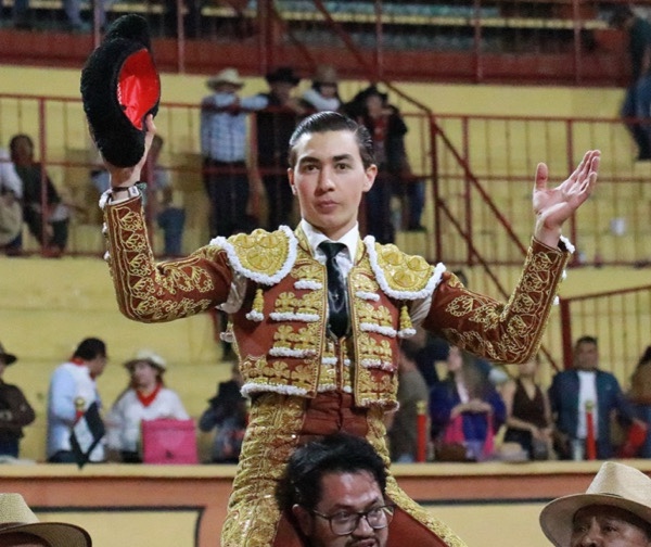 Bruno Aloi a hombros en la Corrida de La Huamantlada