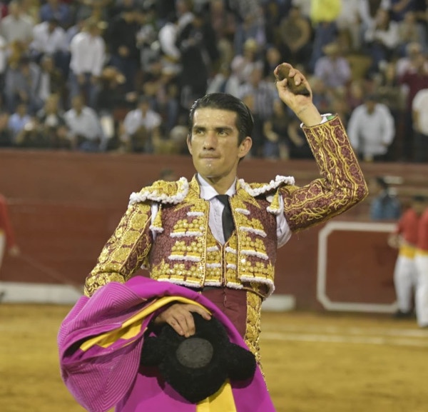 En en cerrojazo de #Fenapo… José Mauricio y Calita cortan orejas