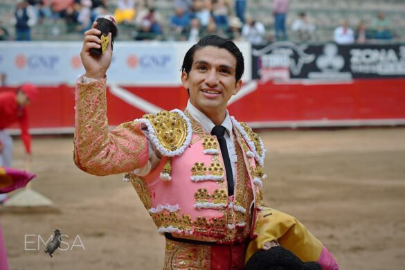 César Ruiz durante su actuación en la cuarta novillada de la temporada en la Plaza Nuevo Progreso de Guadalajara